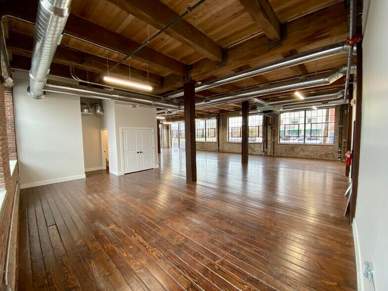 More Photos Of 1100-1102 N Delaware Ave, Philadelphia Office For Lease