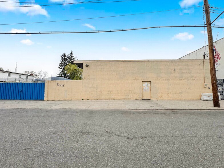 More Photos Of 234 Grandview Ave, Staten Island Warehouse For Lease