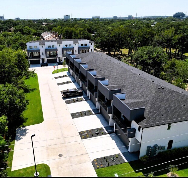 More Photos Of 7811 Mohawk Dr, Dallas Apartments For Sale