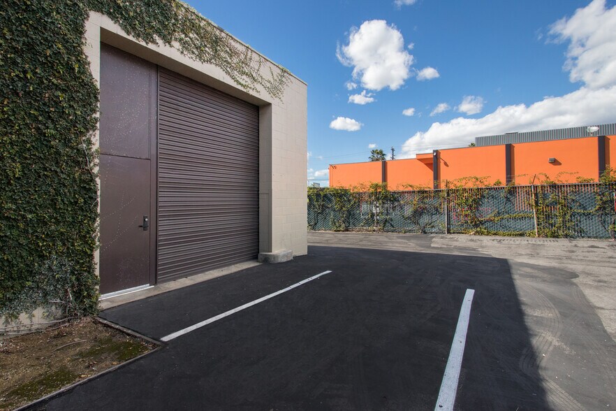 More Photos Of 6325 San Fernando Rd, Glendale Mixed Retail For Lease