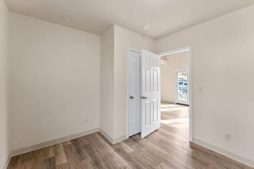 More Photos Of 132 NE Rifle Range St, Roseburg Apartments For Sale