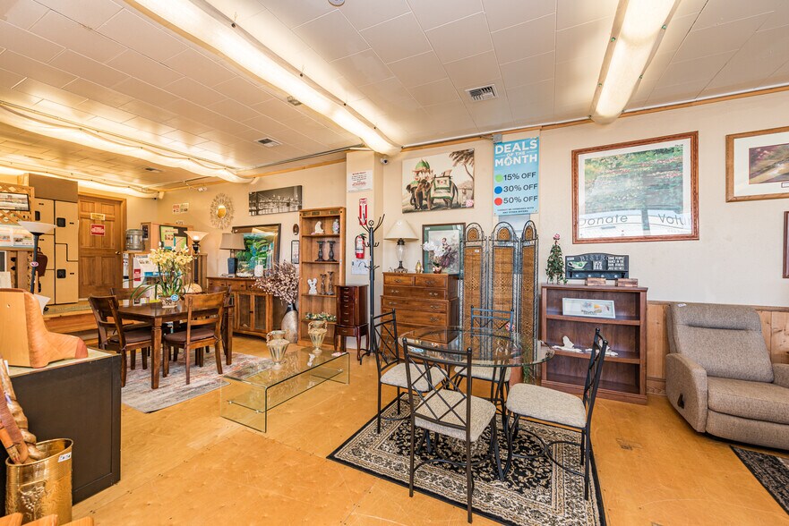 More Photos Of 213 E Washington St, Sequim Storefront Retail Office For Sale
