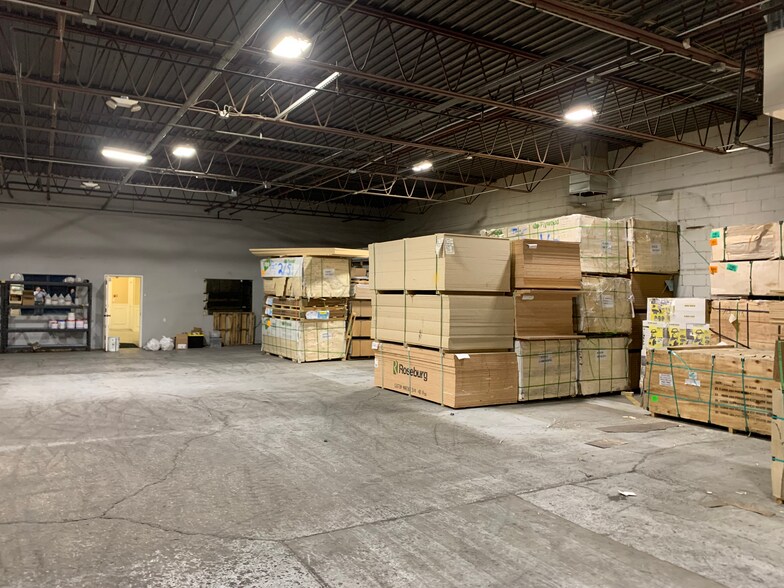 More Photos Of 355-365 Wyandanch Ave, Babylon Warehouse For Lease