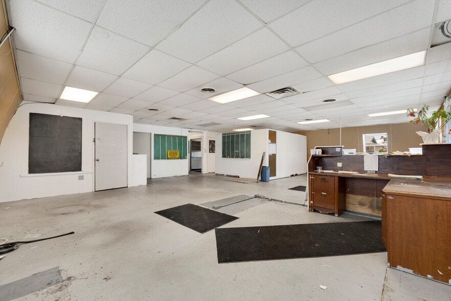 More Photos Of 310 Argonne Rd, Warsaw Warehouse For Sale