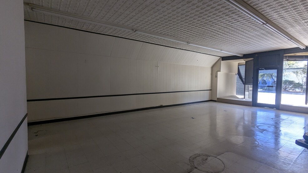 More Photos Of 131 W Davis St, Burlington Storefront Retail Office For Lease