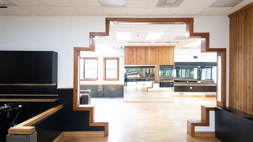 More Photos Of 7520 Perkins Rd, Baton Rouge General Retail For Sale