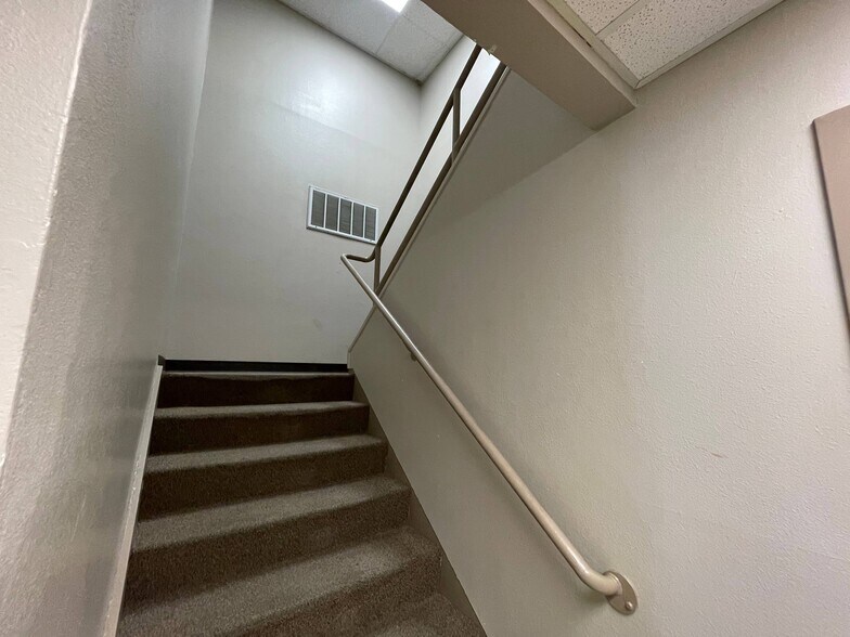 More Photos Of 1305 S Key Ave, Lampasas Office For Sale