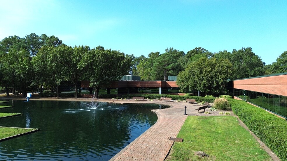 More Photos Of 5040 Corporate Woods Dr, Virginia Beach Office For Lease