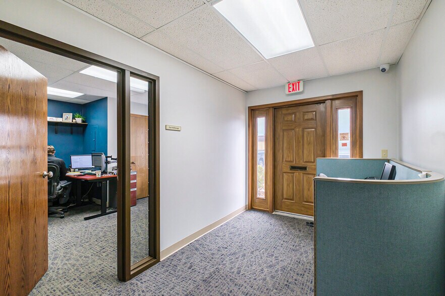 More Photos Of 1063 W Hill Rd, Flint Medical For Sale