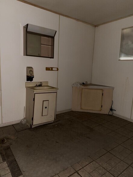 More Photos Of 12 NE 8th St, Oklahoma City Service For Sale