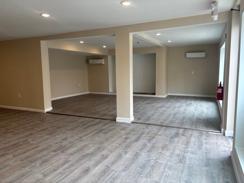 More Photos Of 14 West Ave, Woodstown Storefront Retail Office For Lease