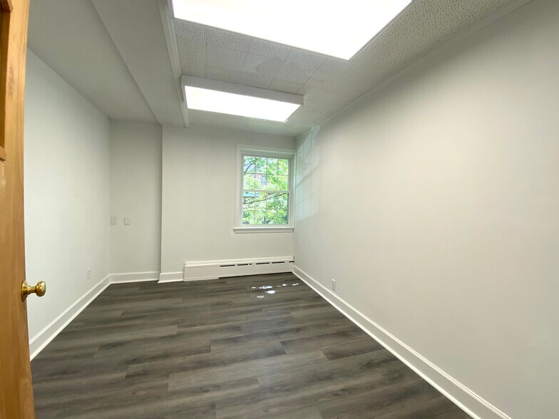 More Photos Of 53 W Brandt Blvd, Salunga Office Residential For Lease