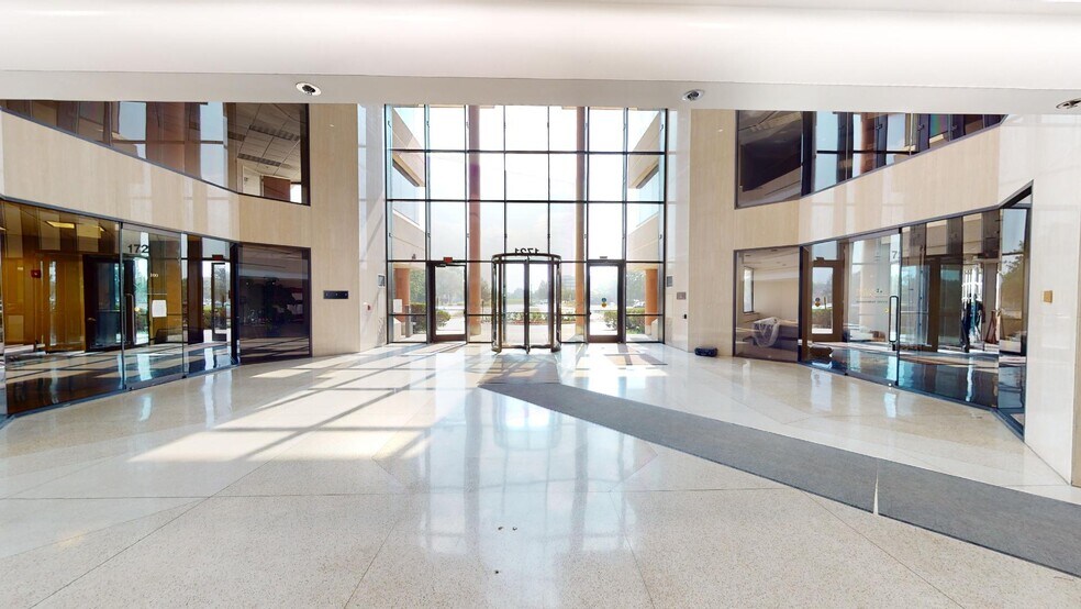 More Photos Of 1721 Moon Lake Blvd, Hoffman Estates Office For Lease