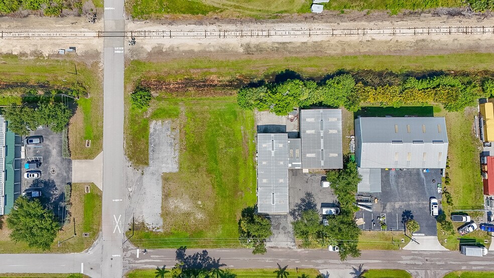 More Photos Of 1731 Manzana Ave, Punta Gorda Warehouse For Lease