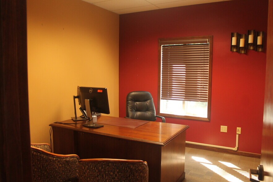 More Photos Of 1401 Financial Park, Carbondale Office For Sale