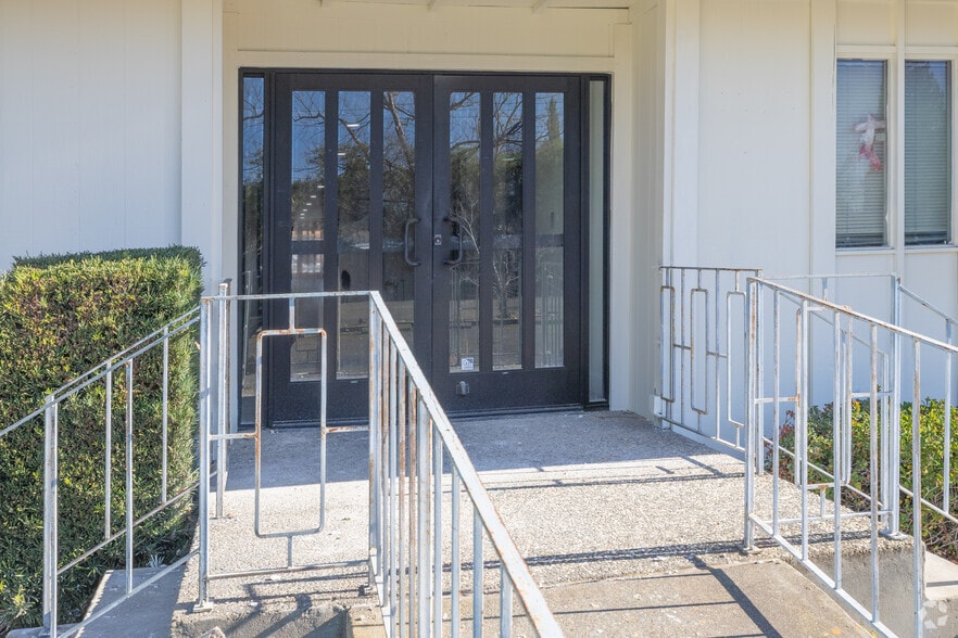 More Photos Of 3625 Mission Ave, Carmichael Medical For Lease