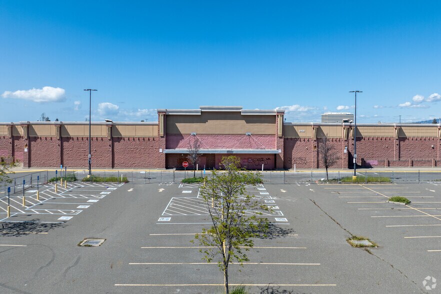More Photos Of 8400 Edgewater Dr, Oakland Freestanding For Sale