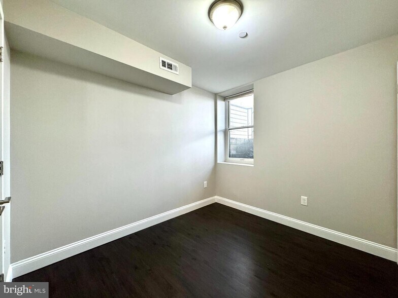 More Photos Of 1014 E Moyamensing Ave, Philadelphia Multifamily For Sale