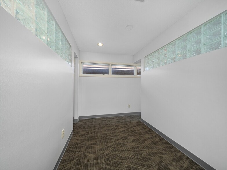 More Photos Of 5933 Stoney Creek Dr, Fort Wayne Office Residential For Sale