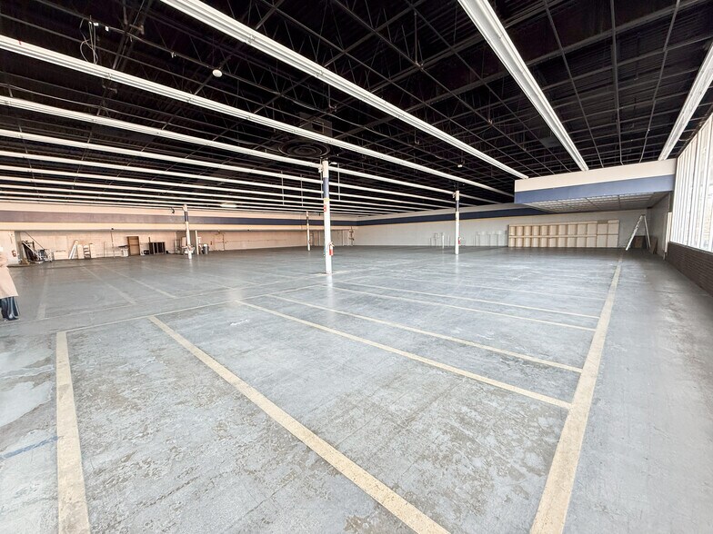 More Photos Of 324-332 S Burnt Mill Rd, Voorhees Freestanding For Sale