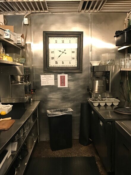 More Photos Of 1810-1818 S Young Cir, Hollywood Restaurant For Sale