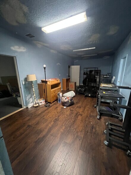 More Photos Of 5000 Lankershim Blvd, North Hollywood Storefront Retail Office For Sale