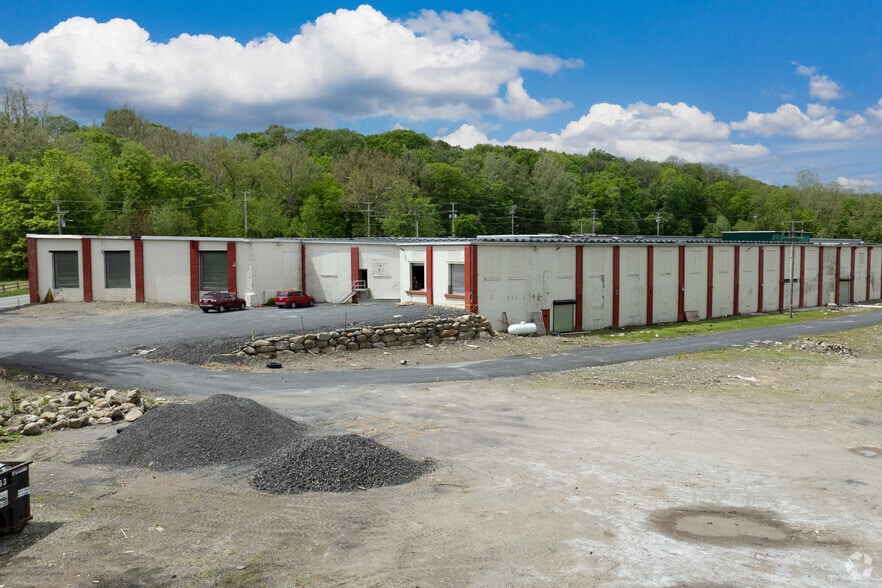 More Photos Of 112 Forge Hill Rd, New Windsor Township Warehouse For Lease