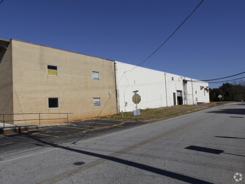 More Photos Of 1300 Old Stage Rd, Simpsonville Warehouse For Lease