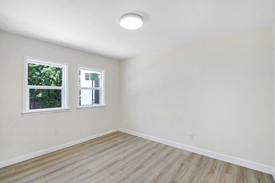 More Photos Of 3879 Dykes Ln, Riverside Apartments For Sale