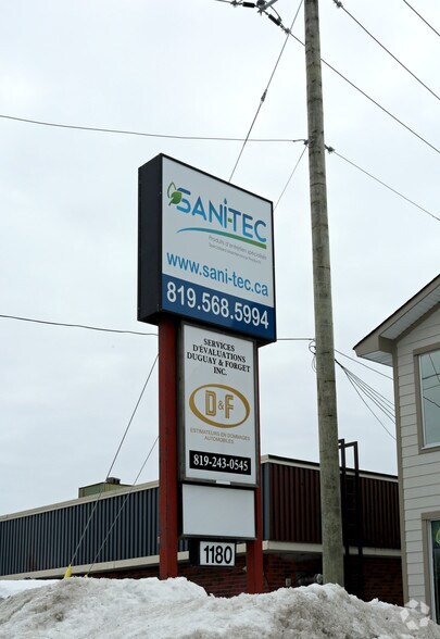 More Photos Of 1180 Boul Saint-René O, Gatineau Light Distribution For Sale