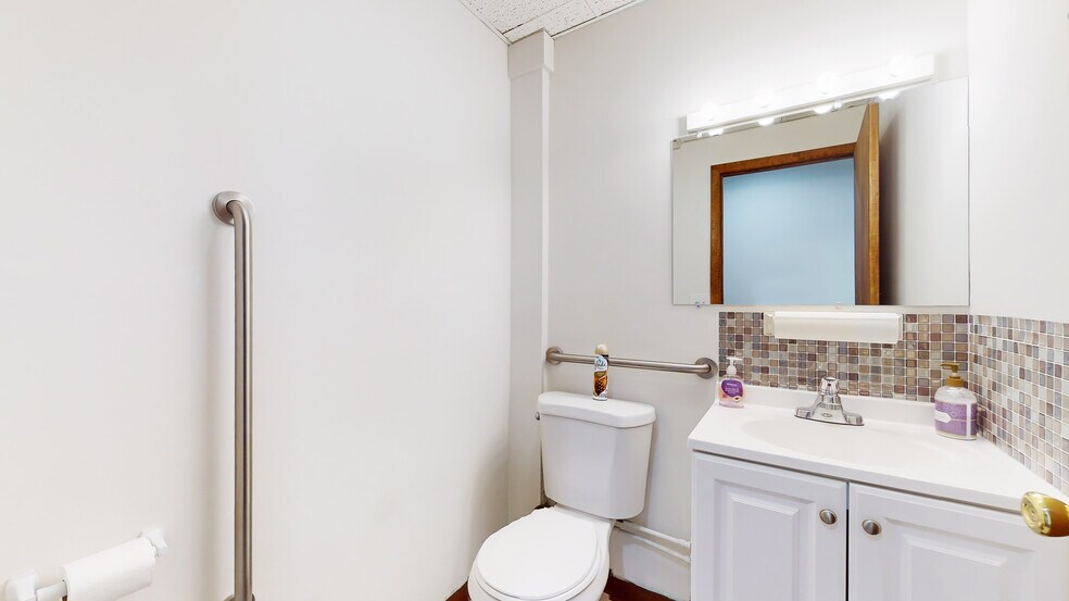 More Photos Of 220 Silver Lake Rd, Dingmans Ferry Office For Sale