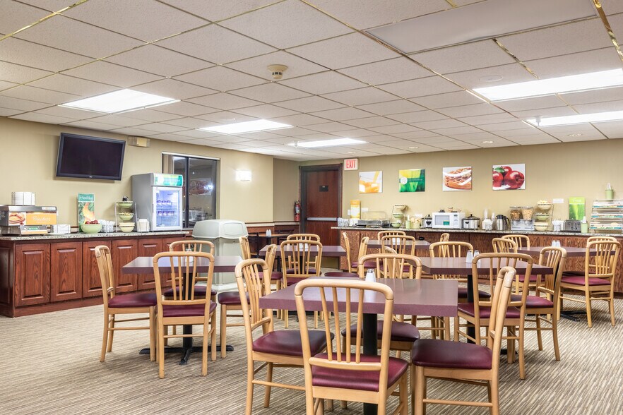 More Photos Of 231 Winter St, Keystone Hotel For Sale