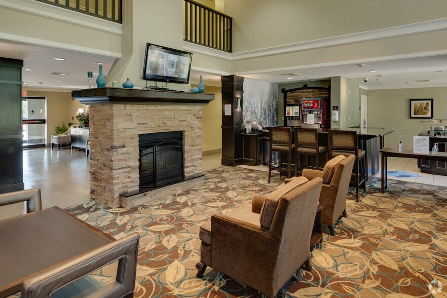More Photos Of 300 W Romeo B Garrett Ave, Peoria Hotel For Sale