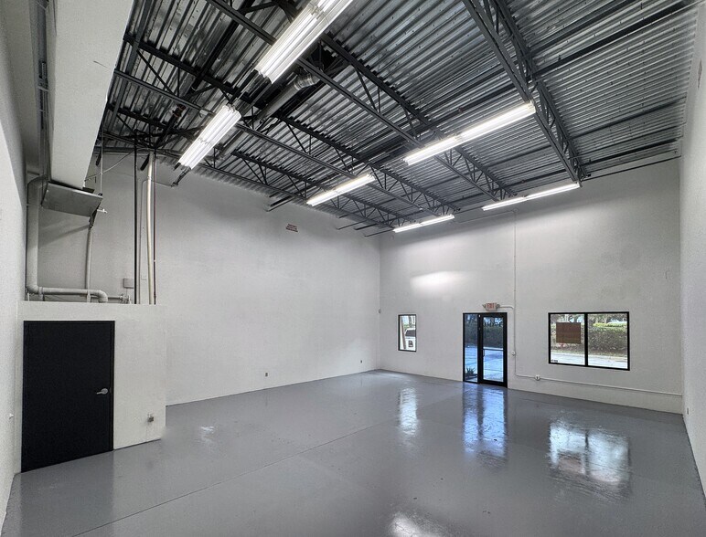 More Photos Of 2875 Jupiter Park Dr, Jupiter Light Manufacturing For Lease