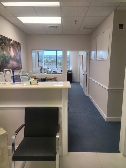 More Photos Of 2375 Tamiami Trl N, Naples Loft Creative Space For Sale