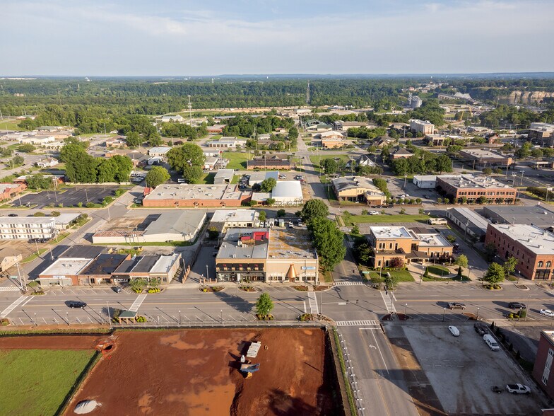 More Photos Of 300 E Tennessee St, Florence Flex For Sale