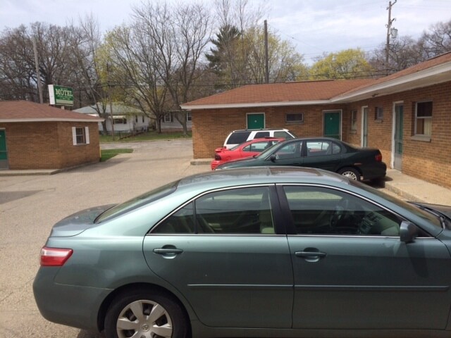 Primary Photo Of 3300 Hoyt St, Muskegon Hotel For Sale