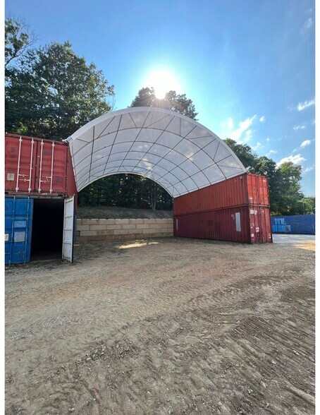 More Photos Of 8106 Intersection Rd, Glen Rock Warehouse For Lease