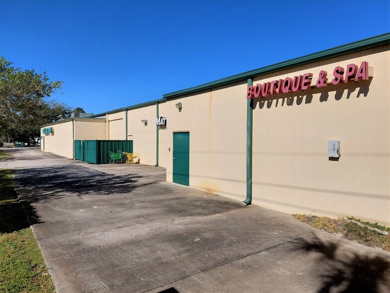 More Photos Of 701 21st St, Vero Beach General Retail For Lease