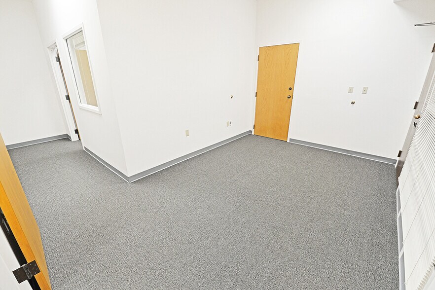 More Photos Of 120 W 7th St, Bloomington Office For Lease