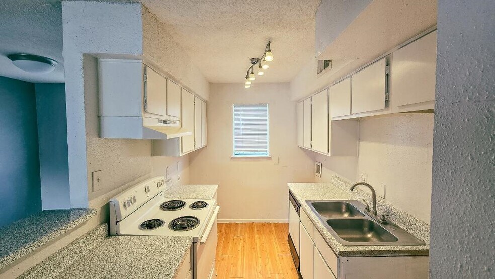 More Photos Of 8600 Theta St, Houston Apartments For Sale