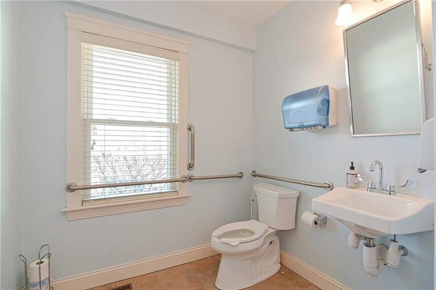 More Photos Of 468 Warren Ave, East Providence Medical For Sale