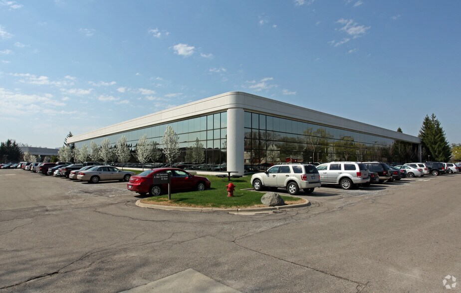 More Photos Of 31700 Middlebelt Rd, Farmington Hills Office For Lease