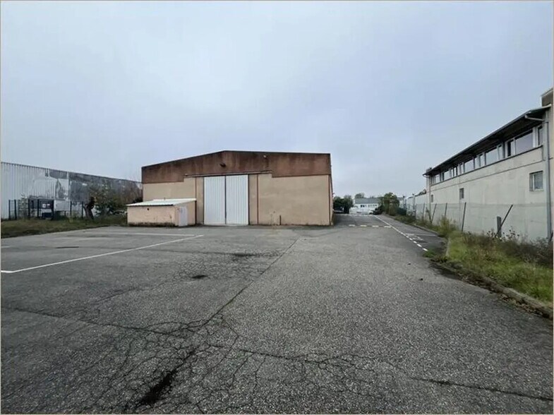 More Photos Of 10 Rue D'Apollo, L'Union Office For Lease