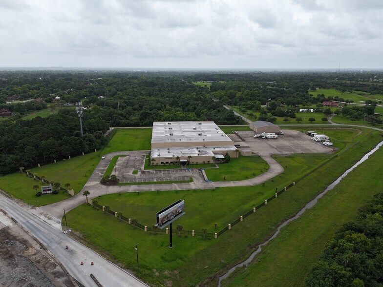 More Photos Of 3001 Gulf Fwy, La Marque Distribution For Sale