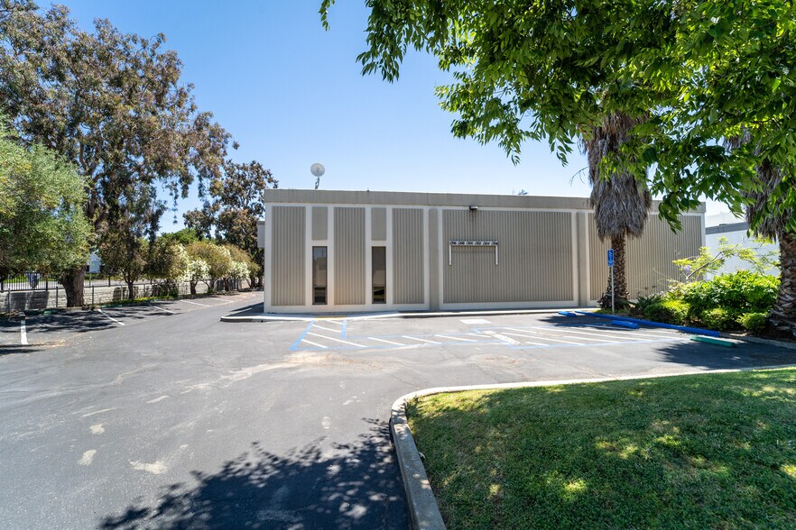 More Photos Of 1296-1306 Reamwood Ave, Sunnyvale Flex For Lease