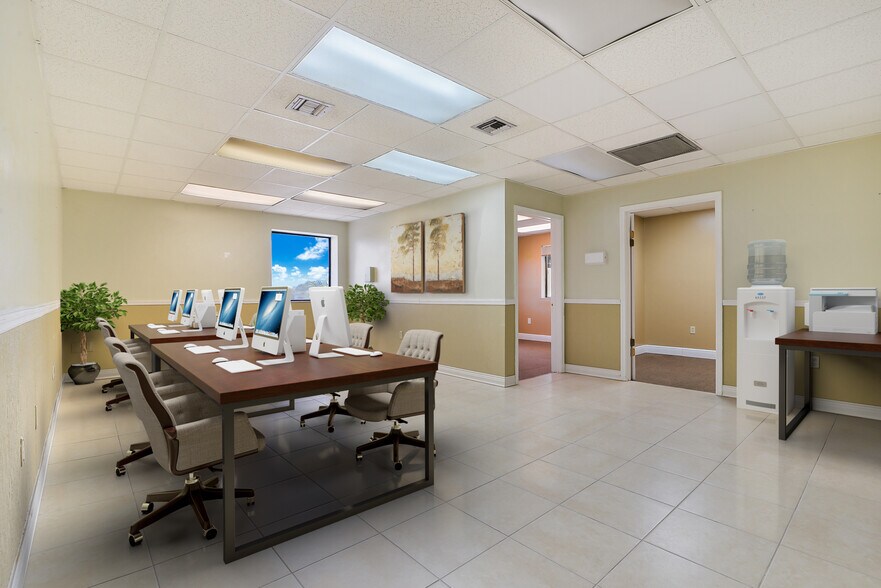 More Photos Of 15291-15327 NW 60th Ave, Miami Lakes Unknown For Lease