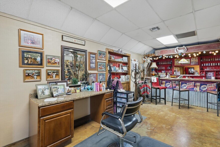 More Photos Of 206 W McCart St, Krum Storefront For Sale