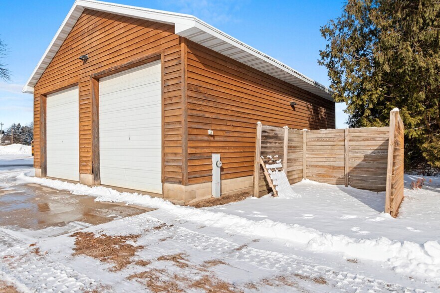 More Photos Of 537 Caldwell Ave, Oconto Falls Office For Sale
