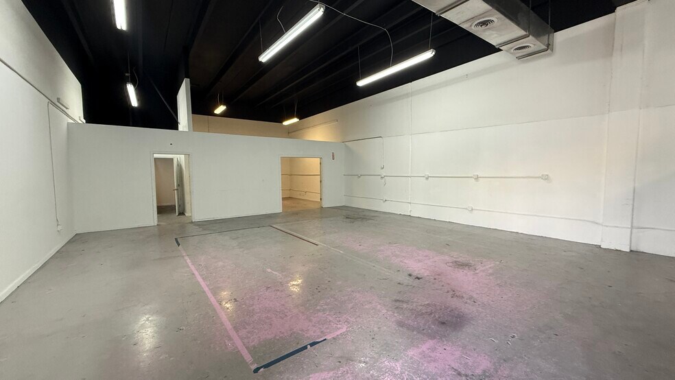 More Photos Of 7101 N Miami Ave, Miami Flex For Lease